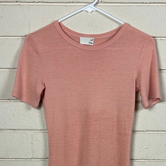 Aritzia Wilfred Free Short Sleeve Peach Mara
Fitted Dress size XS - Picture 5 of 8